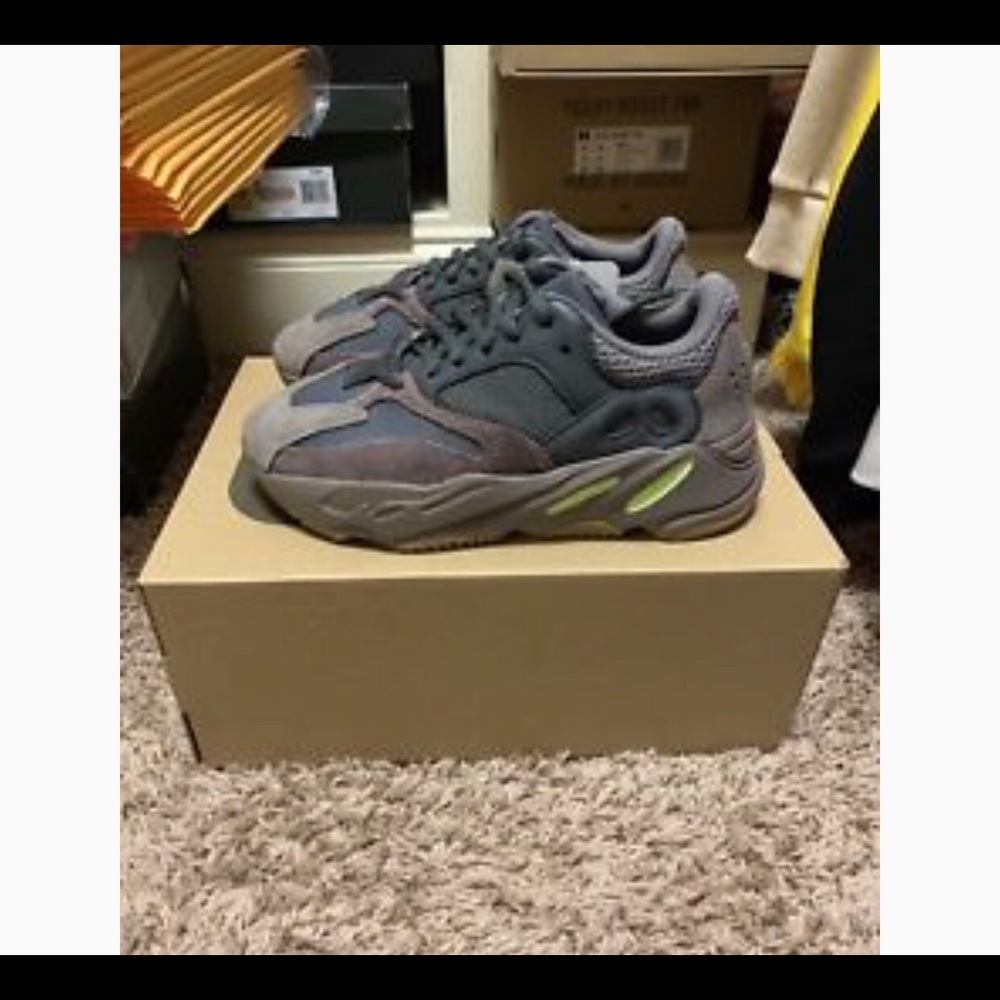 Yeezy Boost 700 Mauve